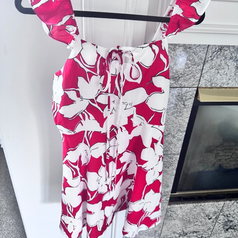 NWOT JOA Los Angeles Flower Print Dress With Ruffle Shoulder in Red Multi